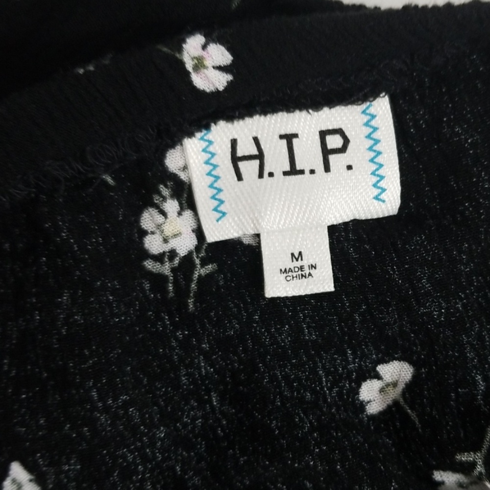 H.I.P. cold shoulder crop med - Picture 3 of 3